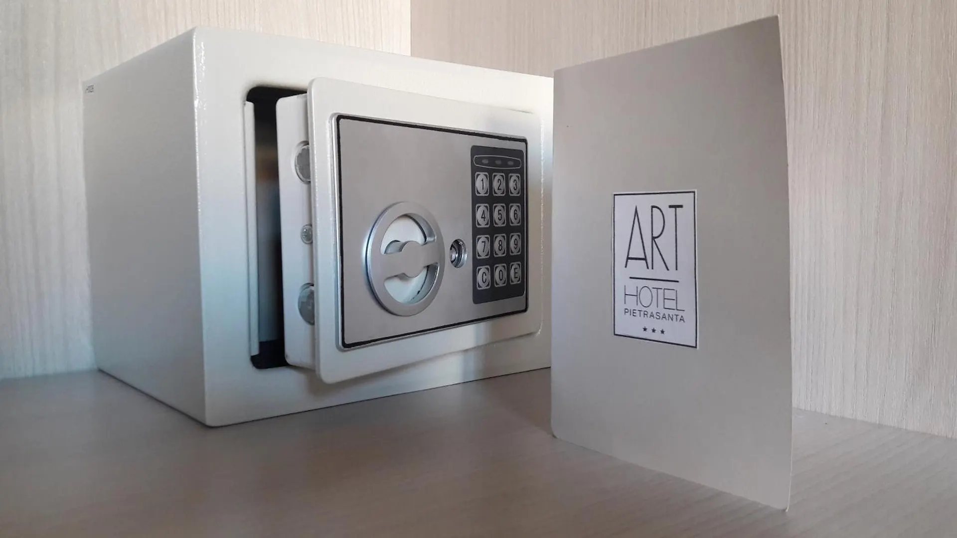 Art Hotel פיאטרה סנטה  פיאטרה סנטה